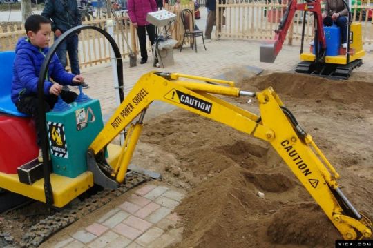 点击查看详细信息<br>标题：WCS-360型儿童挖掘机 阅读次数：2303